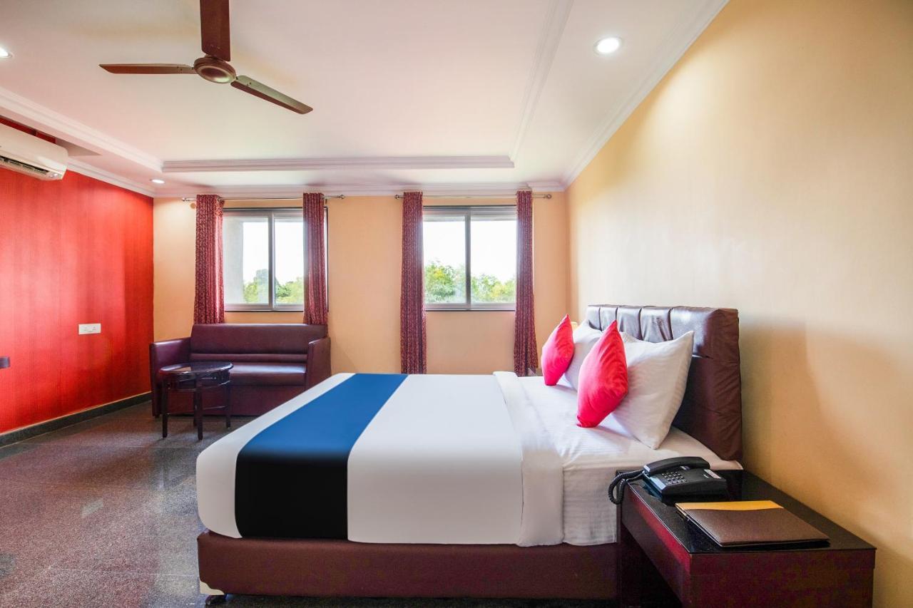 Hôtel Capital O 22439 Ratna Forever à Karkal Extérieur photo