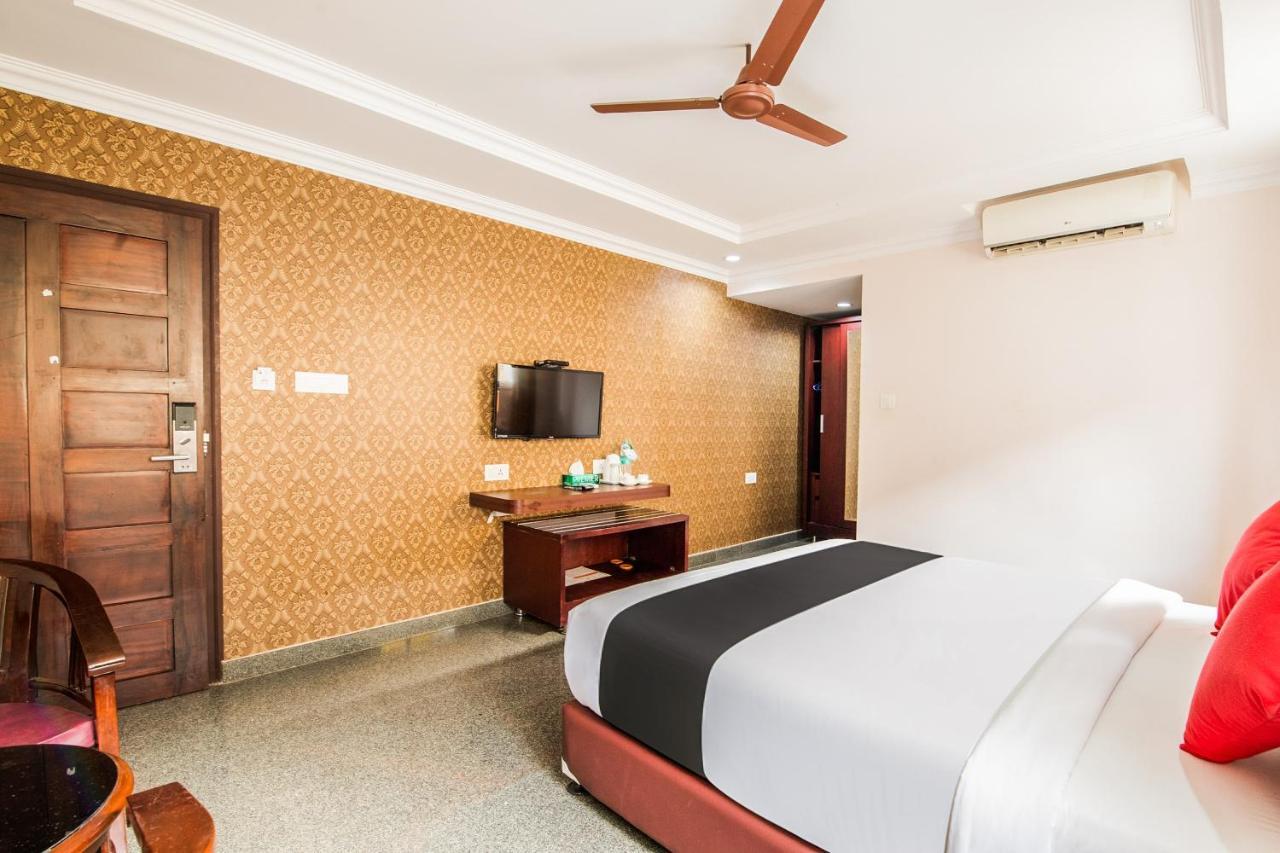 Hôtel Capital O 22439 Ratna Forever à Karkal Extérieur photo