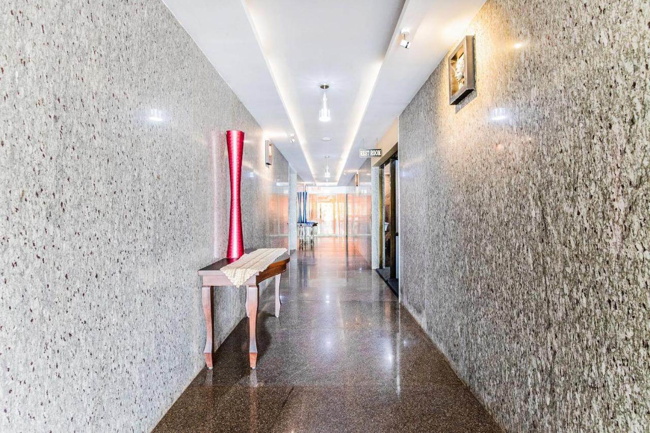 Hôtel Capital O 22439 Ratna Forever à Karkal Extérieur photo