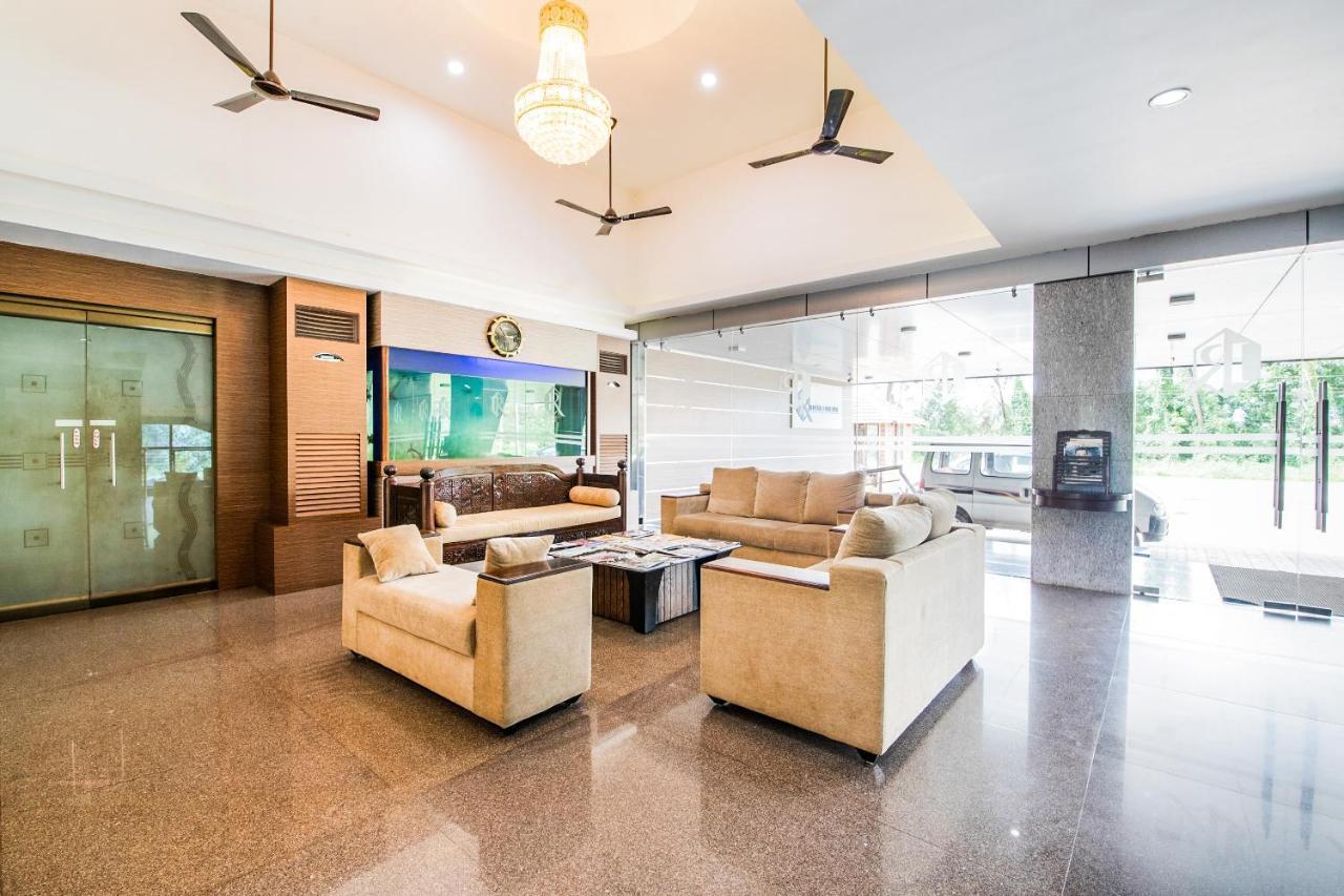 Hôtel Capital O 22439 Ratna Forever à Karkal Extérieur photo