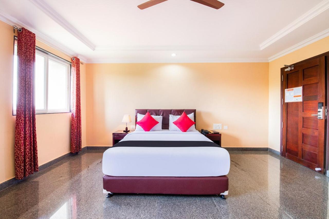 Hôtel Capital O 22439 Ratna Forever à Karkal Extérieur photo