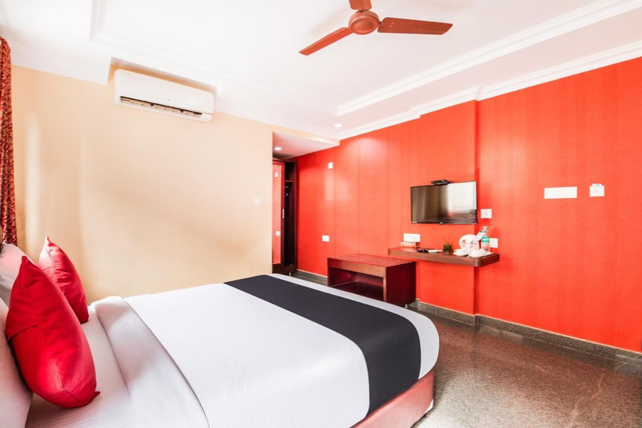 Hôtel Capital O 22439 Ratna Forever à Karkal Extérieur photo