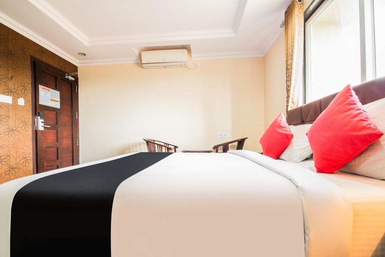 Hôtel Capital O 22439 Ratna Forever à Karkal Extérieur photo