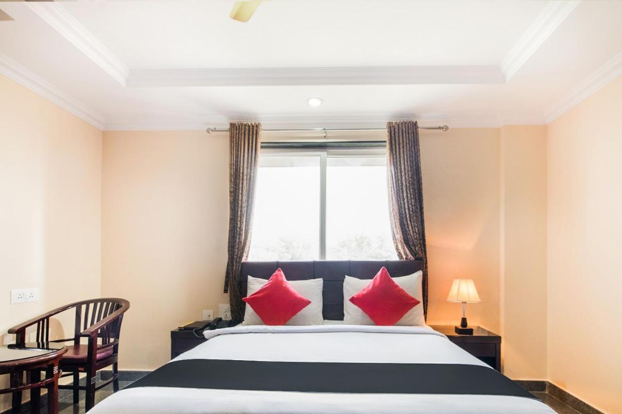 Hôtel Capital O 22439 Ratna Forever à Karkal Extérieur photo