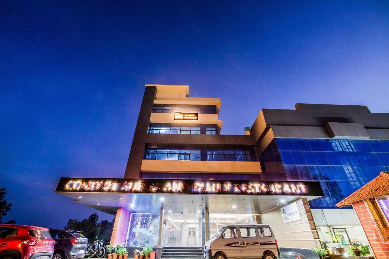 Hôtel Capital O 22439 Ratna Forever à Karkal Extérieur photo
